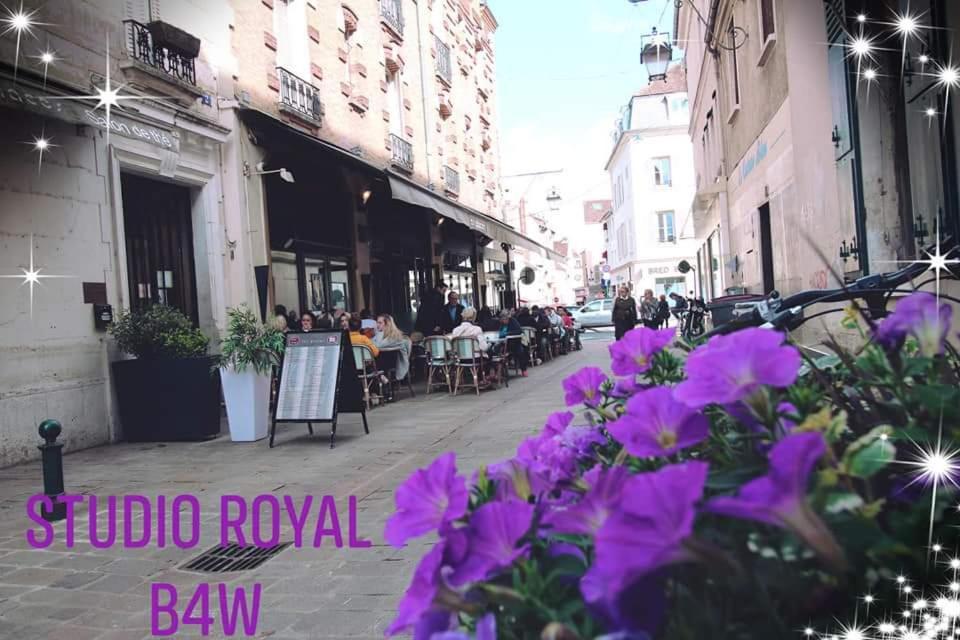 Studio Royal By Beds4Wanderlust - Place Du Marche Avec Parking Prive Fontainebleau Room photo