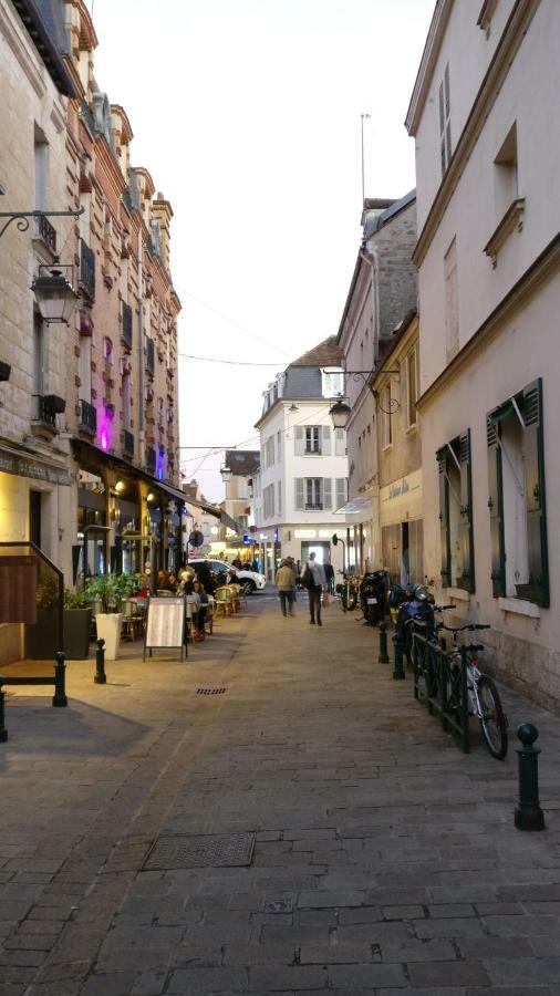 Studio Royal By Beds4Wanderlust - Place Du Marche Avec Parking Prive Fontainebleau Exterior photo